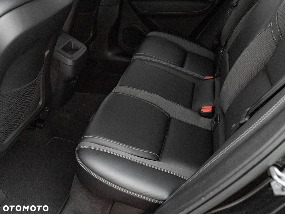 Volvo XC 60 B4 B Plus Dark - 25