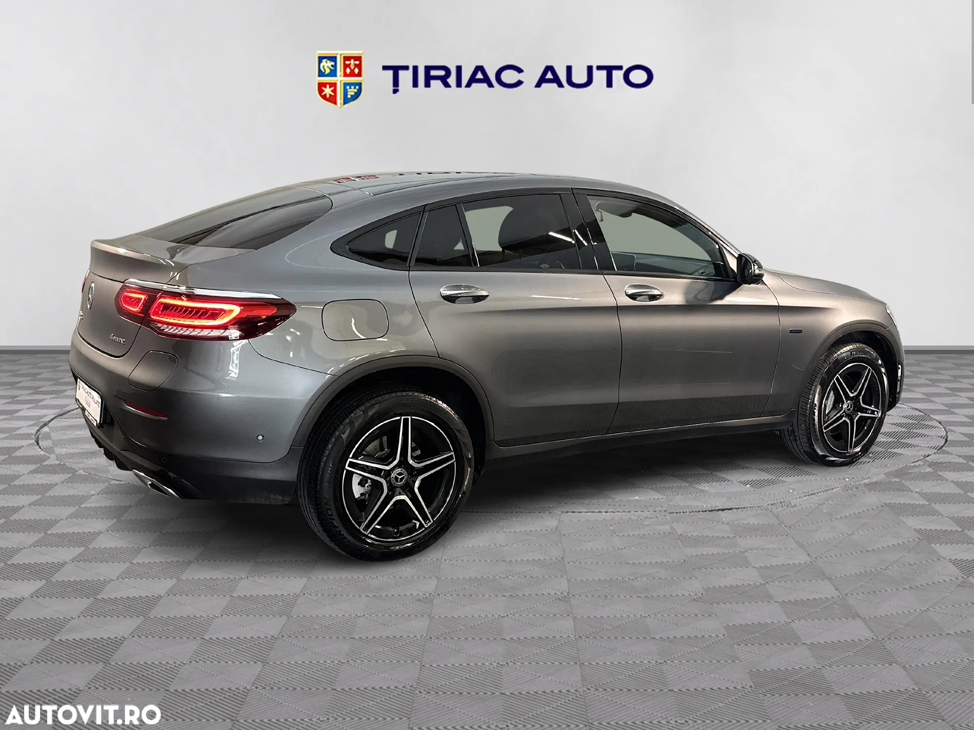 Mercedes-Benz GLC Coupe ver-300-e-4matic-9g--tronic-amg-line - 5