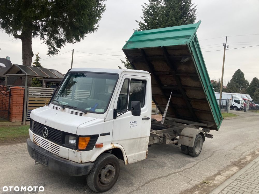 Mercedes-Benz 410 - 1