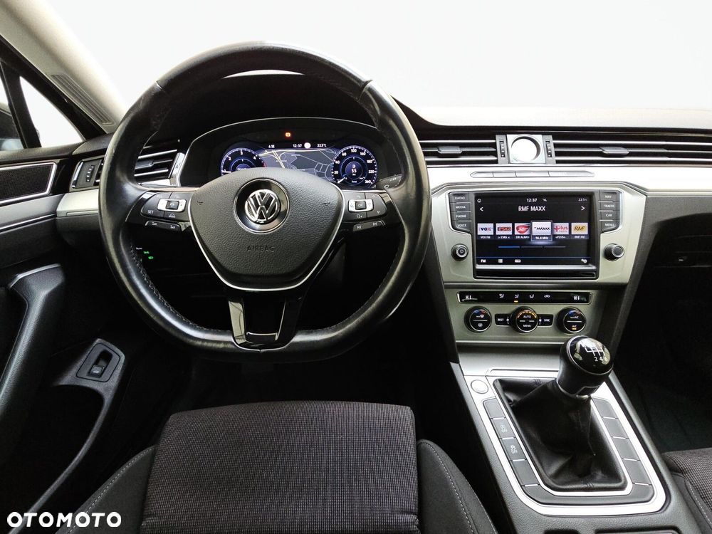 Volkswagen Passat 2.0 TDI BMT Comfortline - 12