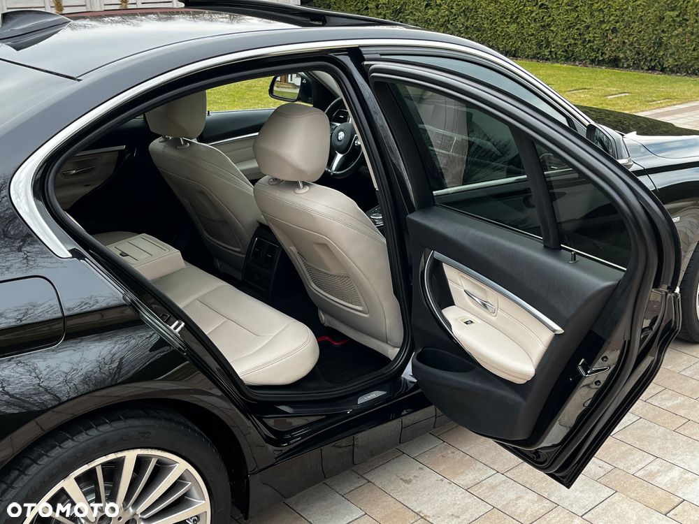 BMW Seria 3 320d xDrive Luxury Line sport - 37