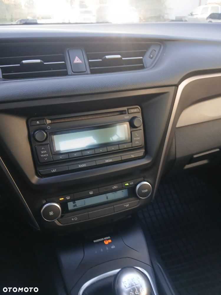 Toyota Avensis 1.6 Active - 8