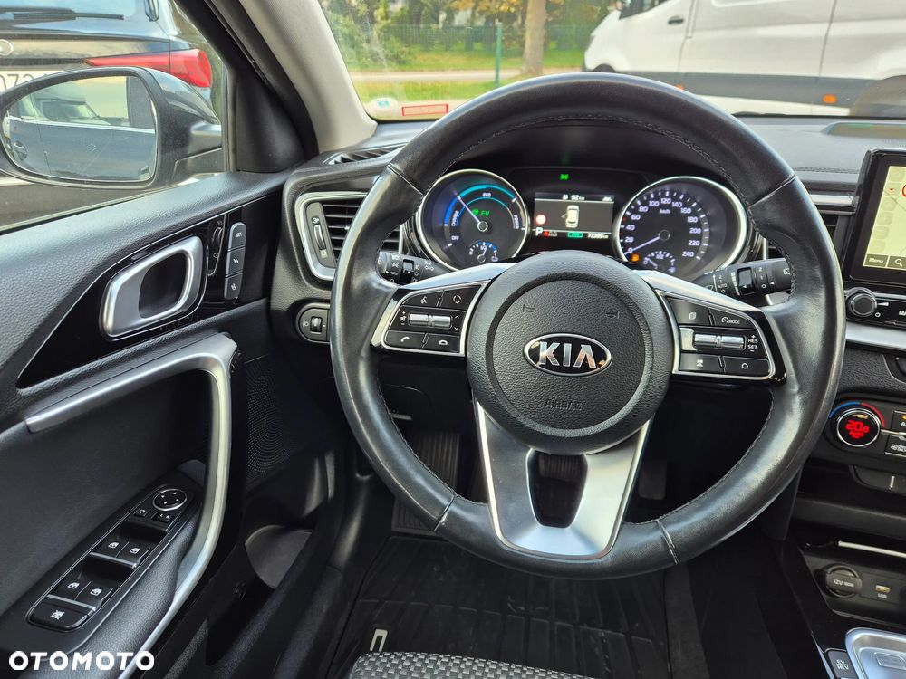Kia Ceed - 10