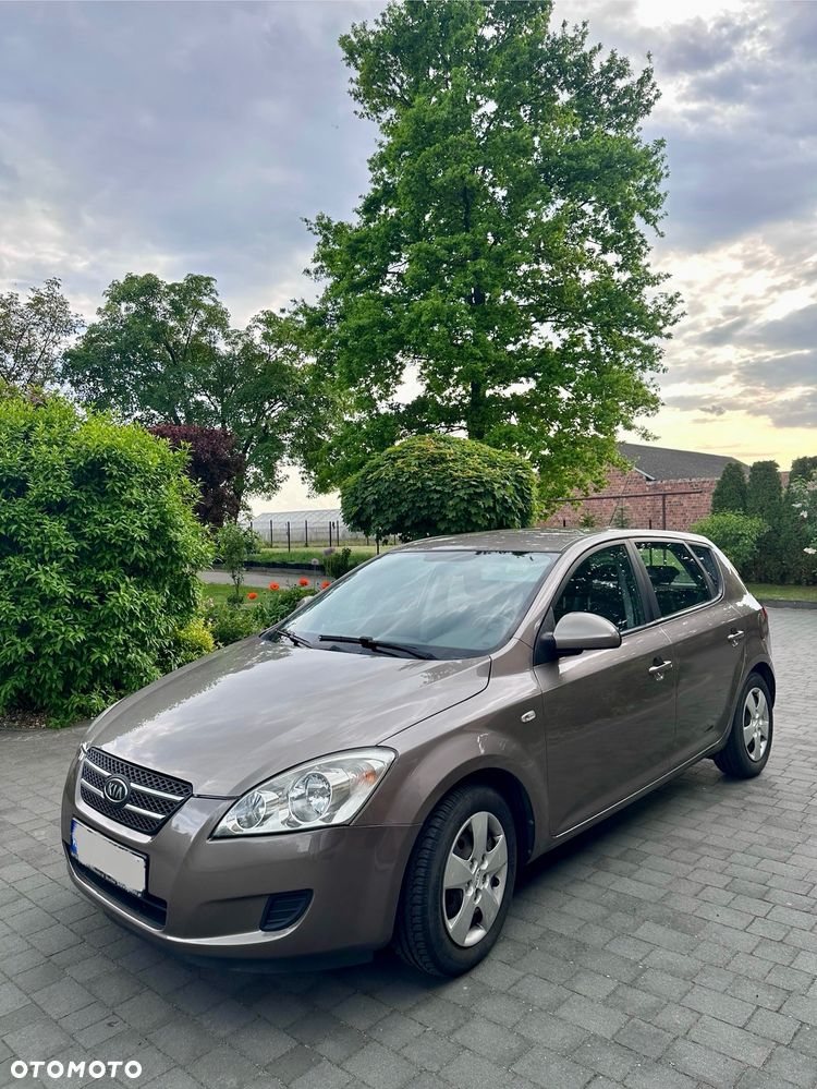 Kia Ceed 1.6 Crdi Comfort - 1