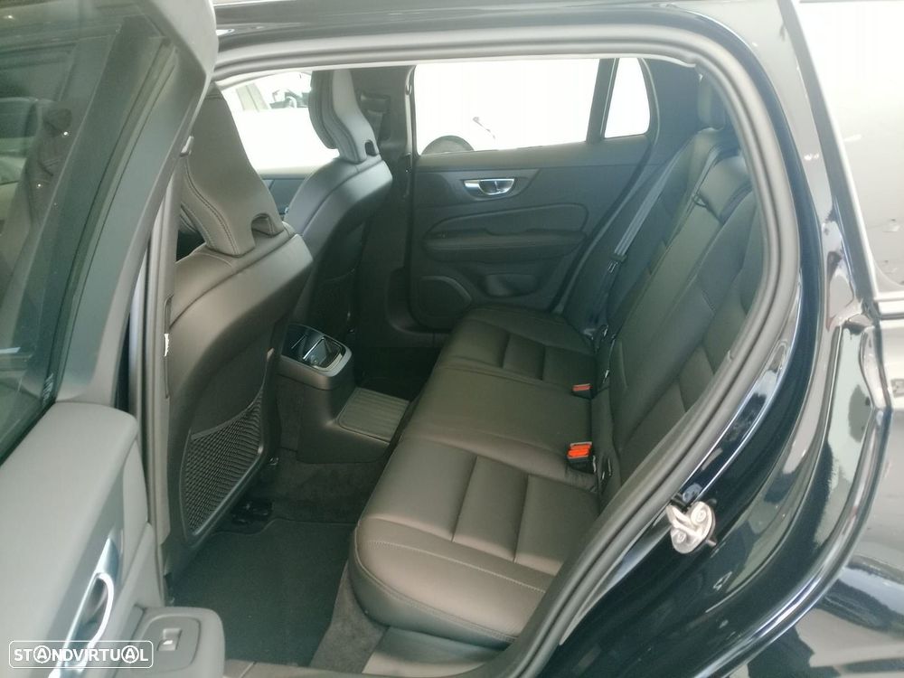 Volvo V60 2.0 T6 AWD TE Plus Dark - 4