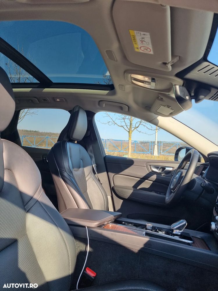 Volvo XC 60 B4 B Plus Dark - 13