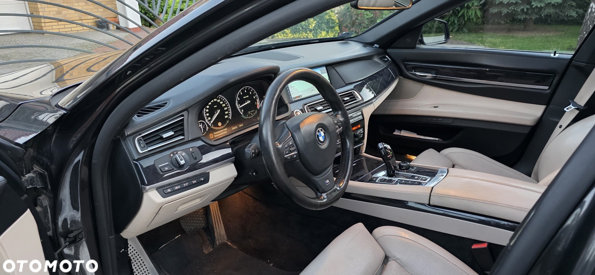 BMW Seria 7 750i xDrive - 10