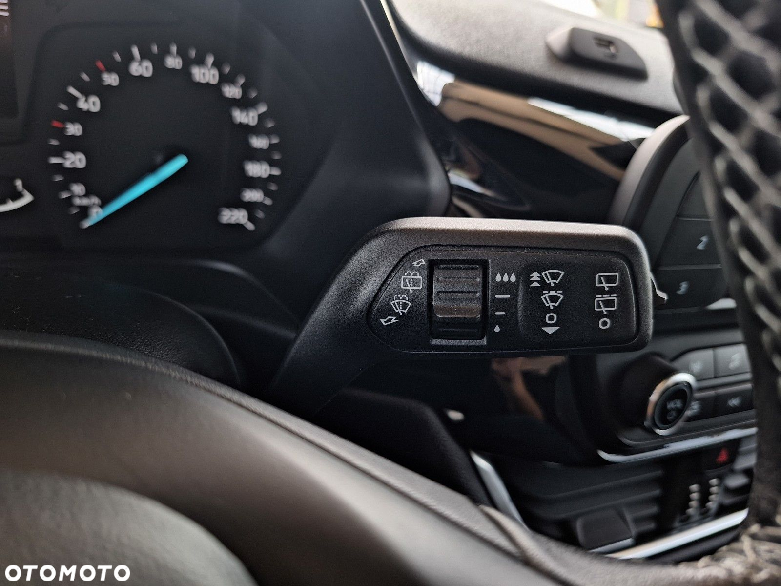 Ford Fiesta 1.0 EcoBoost Trend - 34
