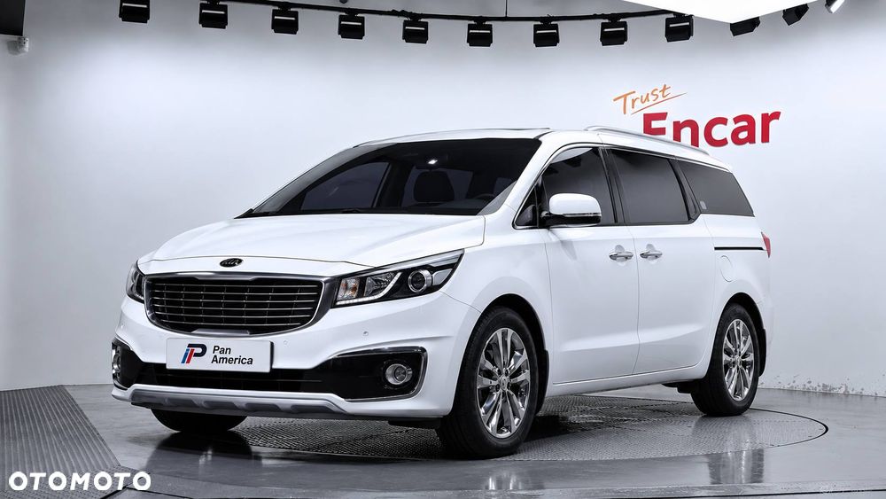 Kia Carnival - 2