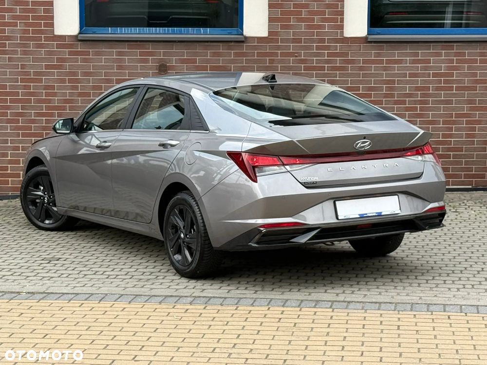 Hyundai Elantra 1.6 Smart CVT - 20