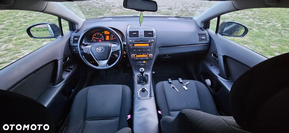 Toyota Avensis - 14