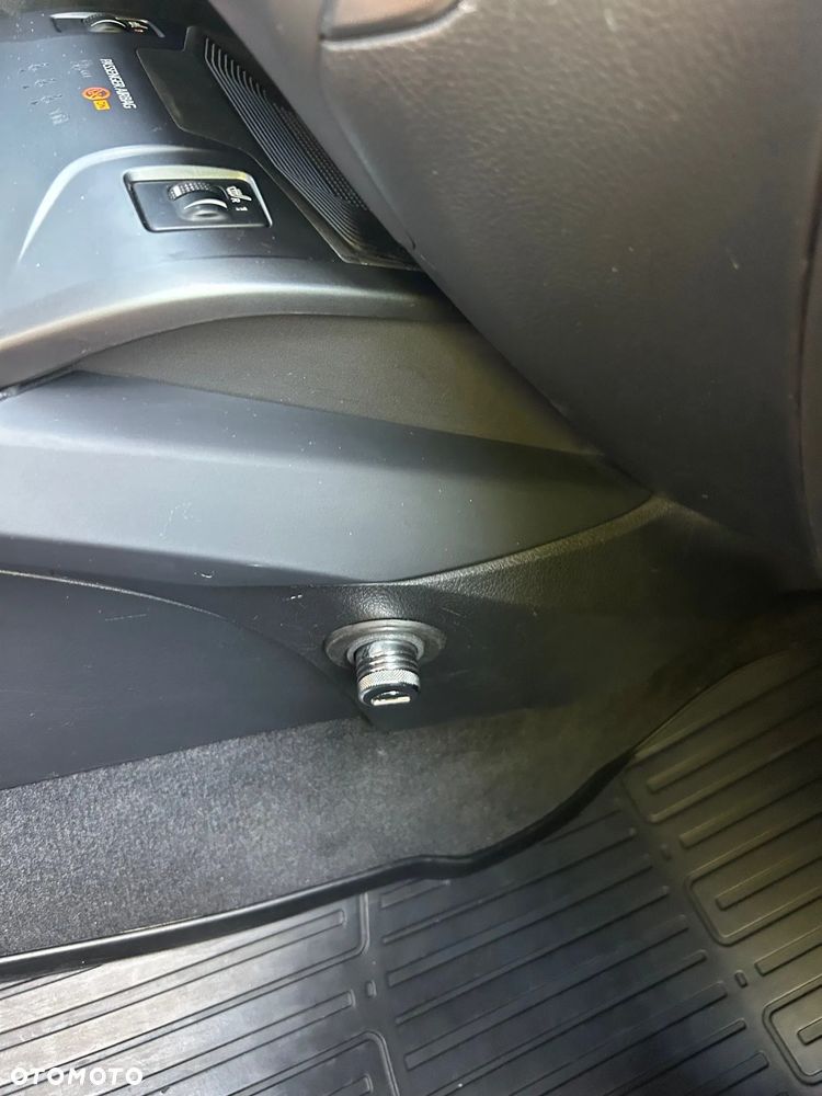 Toyota Avensis 1.8 Premium - 19