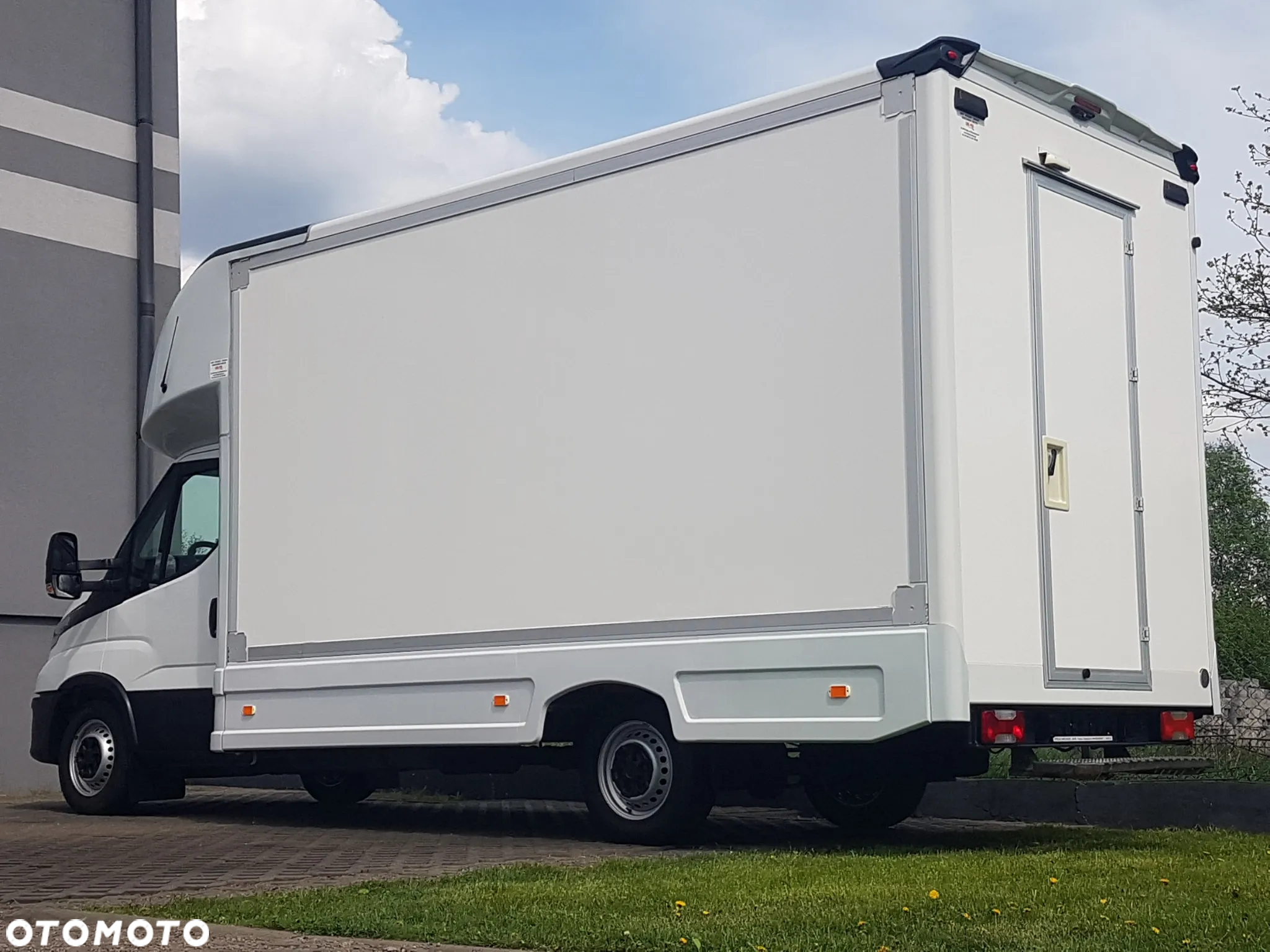 Iveco DAILY KONTENER NISKOPODŁOGOWY 4,43x2,23x2,42 SKLEP FOODTRUCK BAR KLIMA KONIOWÓZ KAMPER - 25