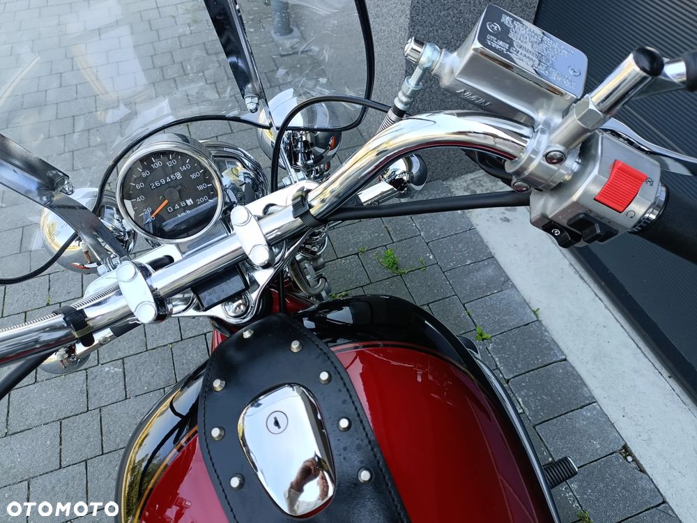 Suzuki Intruder - 17