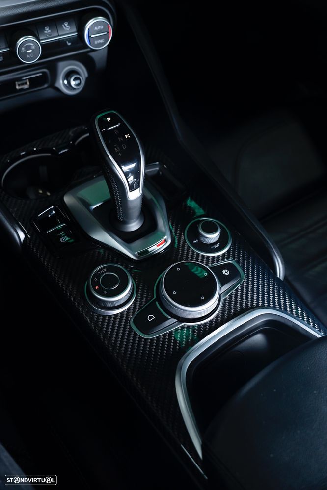 Alfa Romeo Giulia 2.9 V6 Bi-Turbo AT8 Quadrifoglio - 18