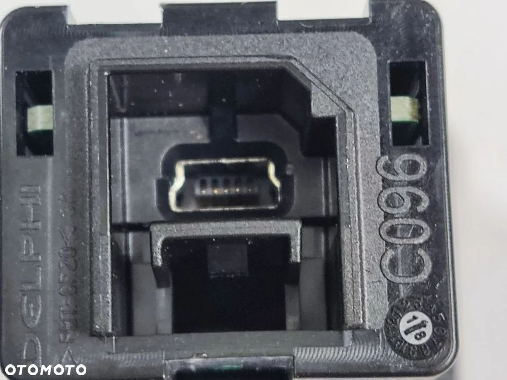 JEEP WRANGLER JL od 2018r Gniazdo USB - 3