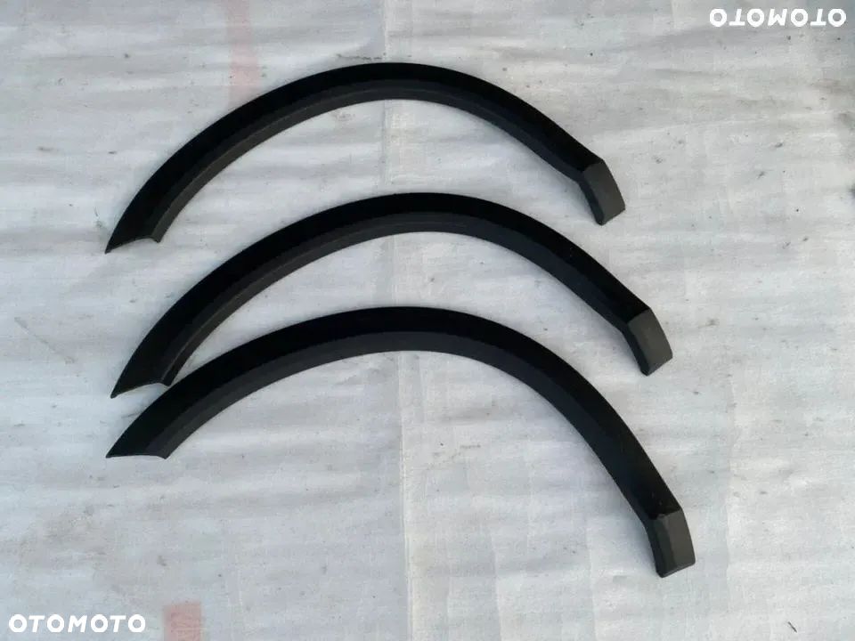 Volvo S60 CC listwa błotnik prawy tył 31672074