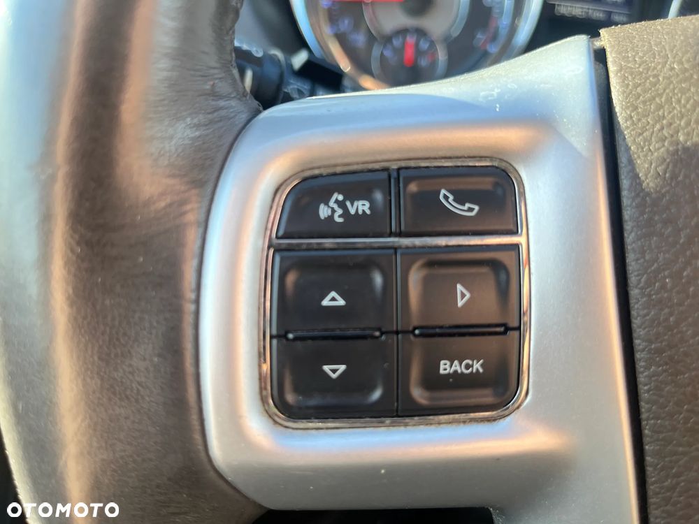 Chrysler Town & Country 3.6 Limited - 29
