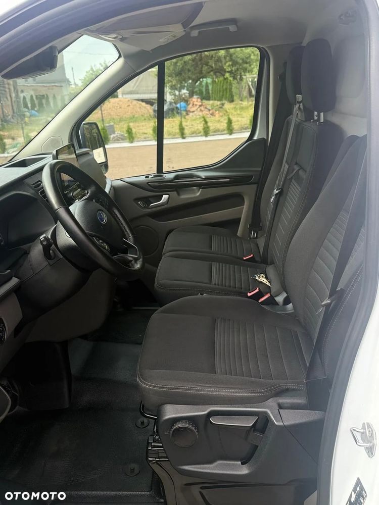Ford TRANSIT CUSTOM - 13