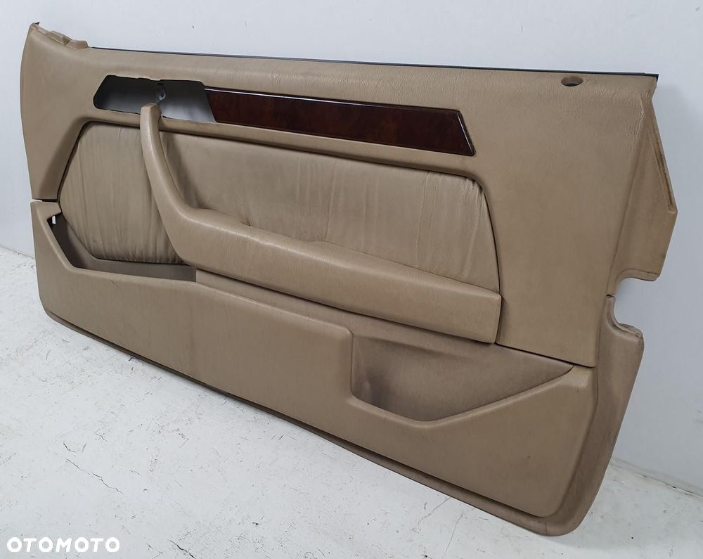 TAPICERKA BOCZEK PRAWY PRZÓD MERCEDES W124 COUPE - 2
