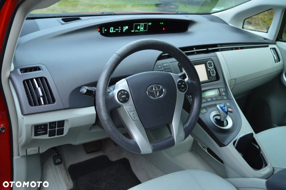 Toyota Prius 1.8 HSD Prestige - 18