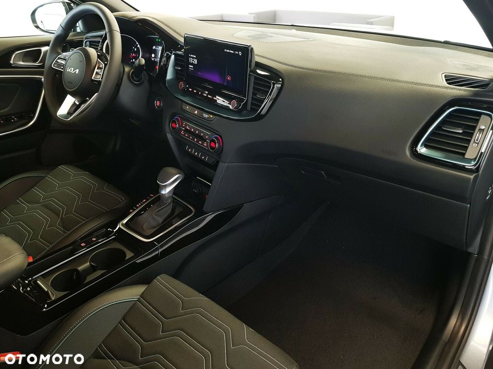 Kia XCeed 1.6 T-GDI Tribute DCT - 24