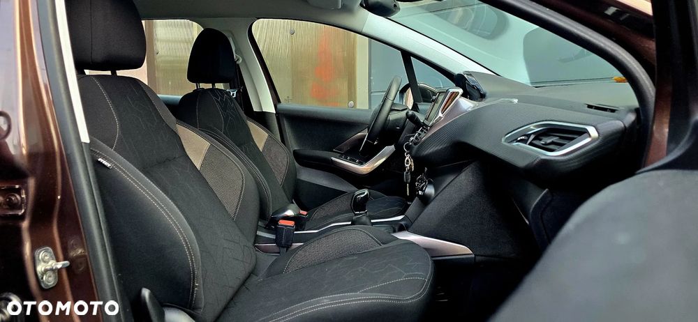 Peugeot 2008 1.6 e-HDi Allure S&S - 10