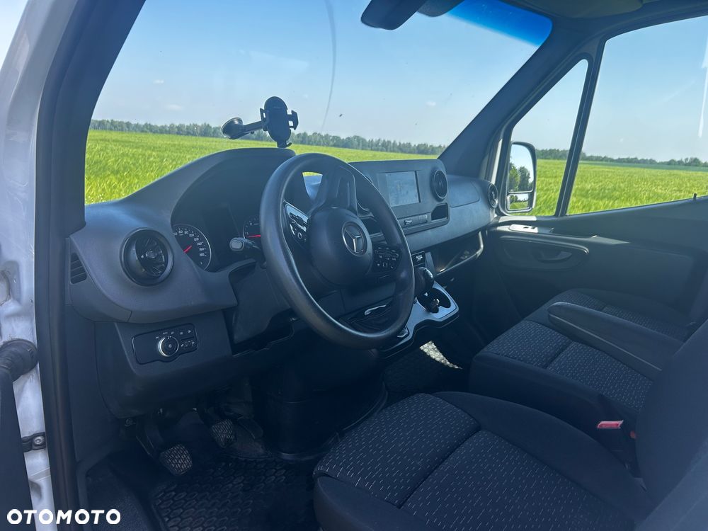 Mercedes-Benz Sprinter - 14