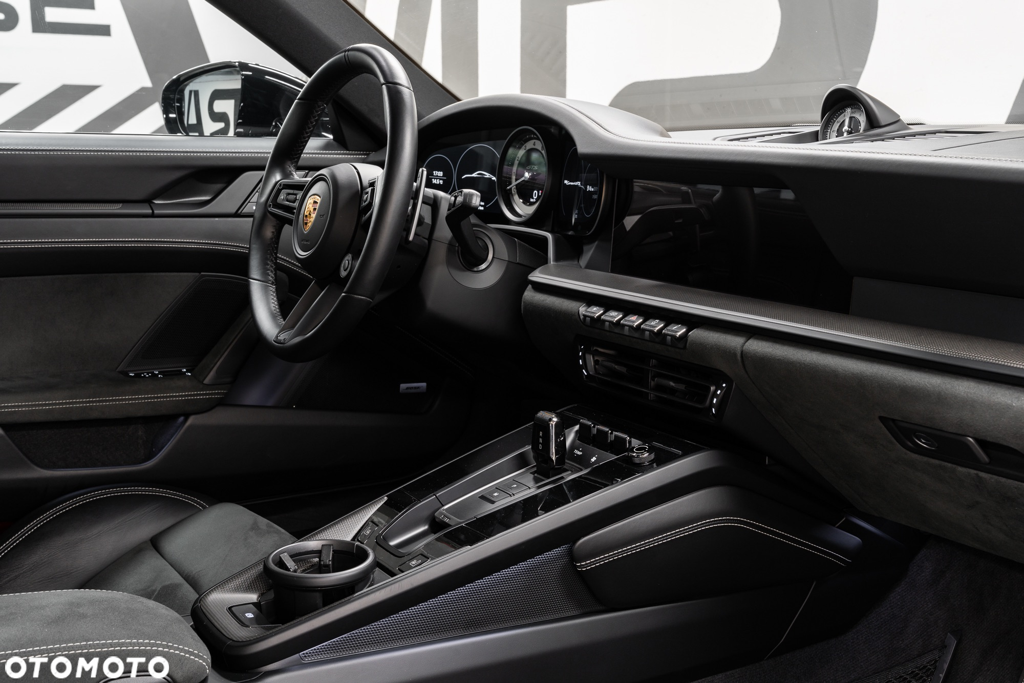 Porsche 911 Carrera 4 GTS - 29
