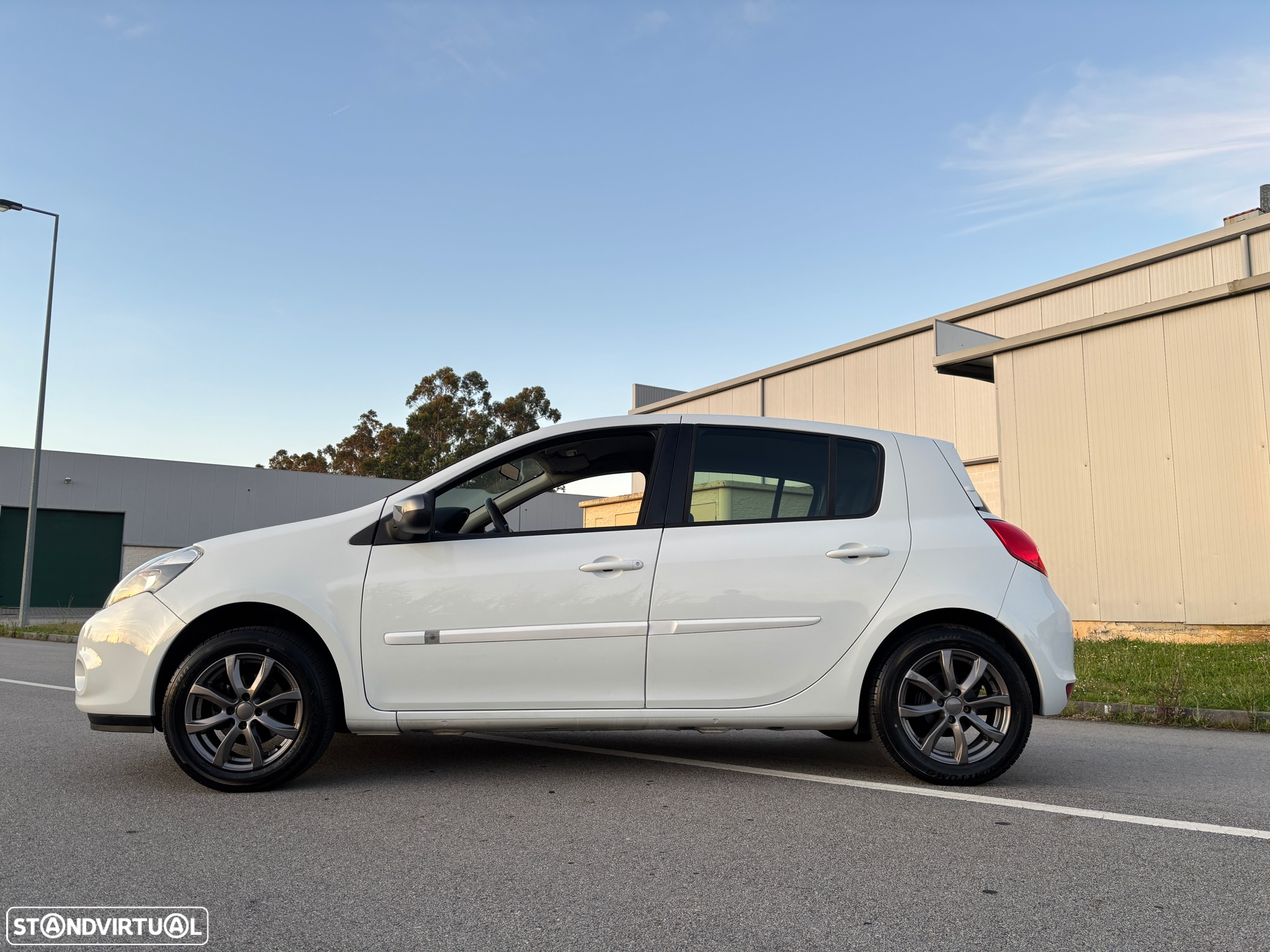 Renault Clio 1.5 dCi Dynamique S - 12