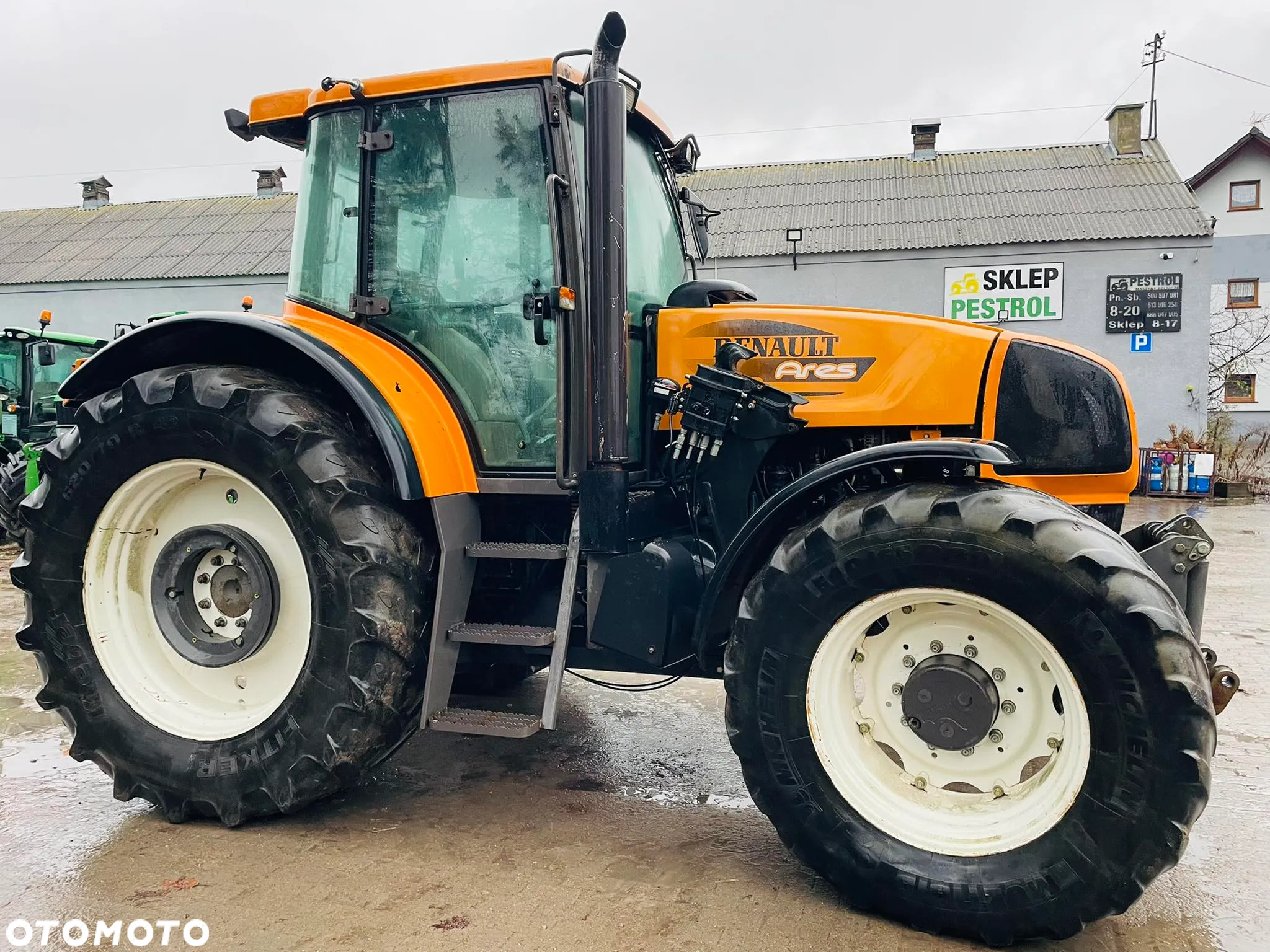 Renault Ares 826 RZ - 3