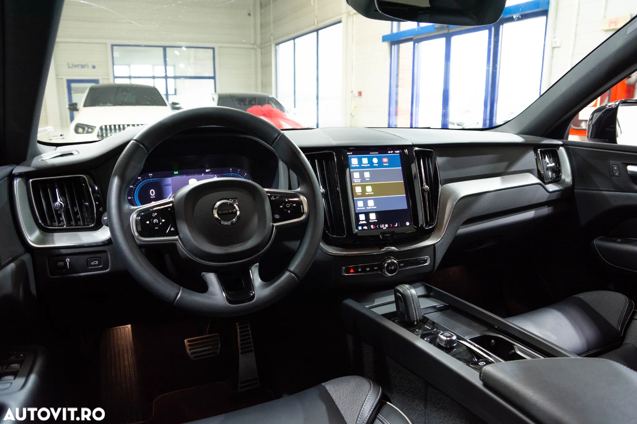 Volvo XC 60 B4 MHEV AT FWD Plus Dark - 14
