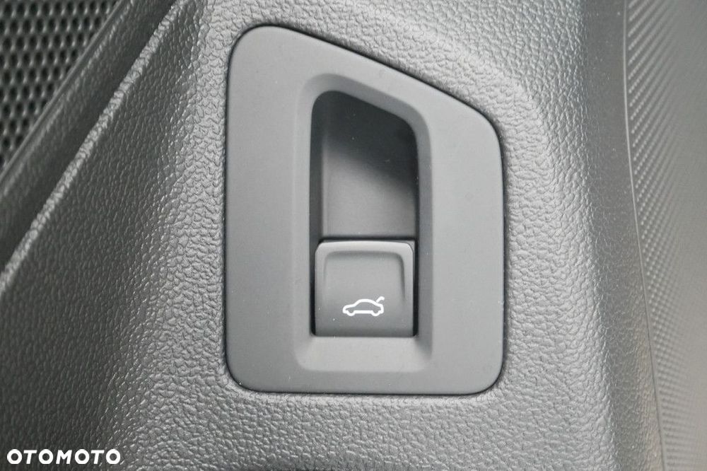 Volkswagen Passat Variant 2.0 TDI SCR Business DSG - 18