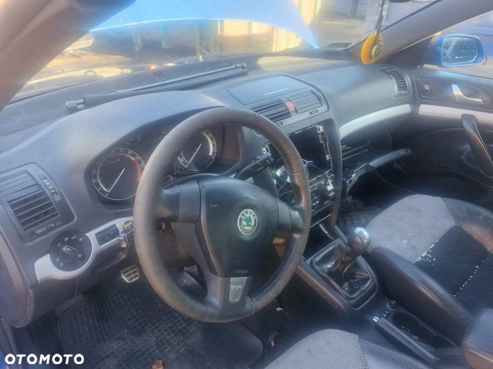 Skoda Octavia II RS (kombi): pojazd na części: maska, zderzak, drzwi, szyby, lusterka, chłodnica ... - 18