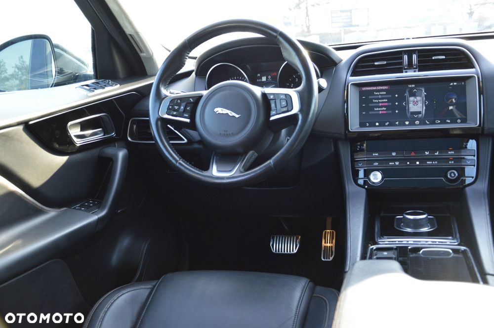 Jaguar F-Pace 30t AWD Prestige - 19