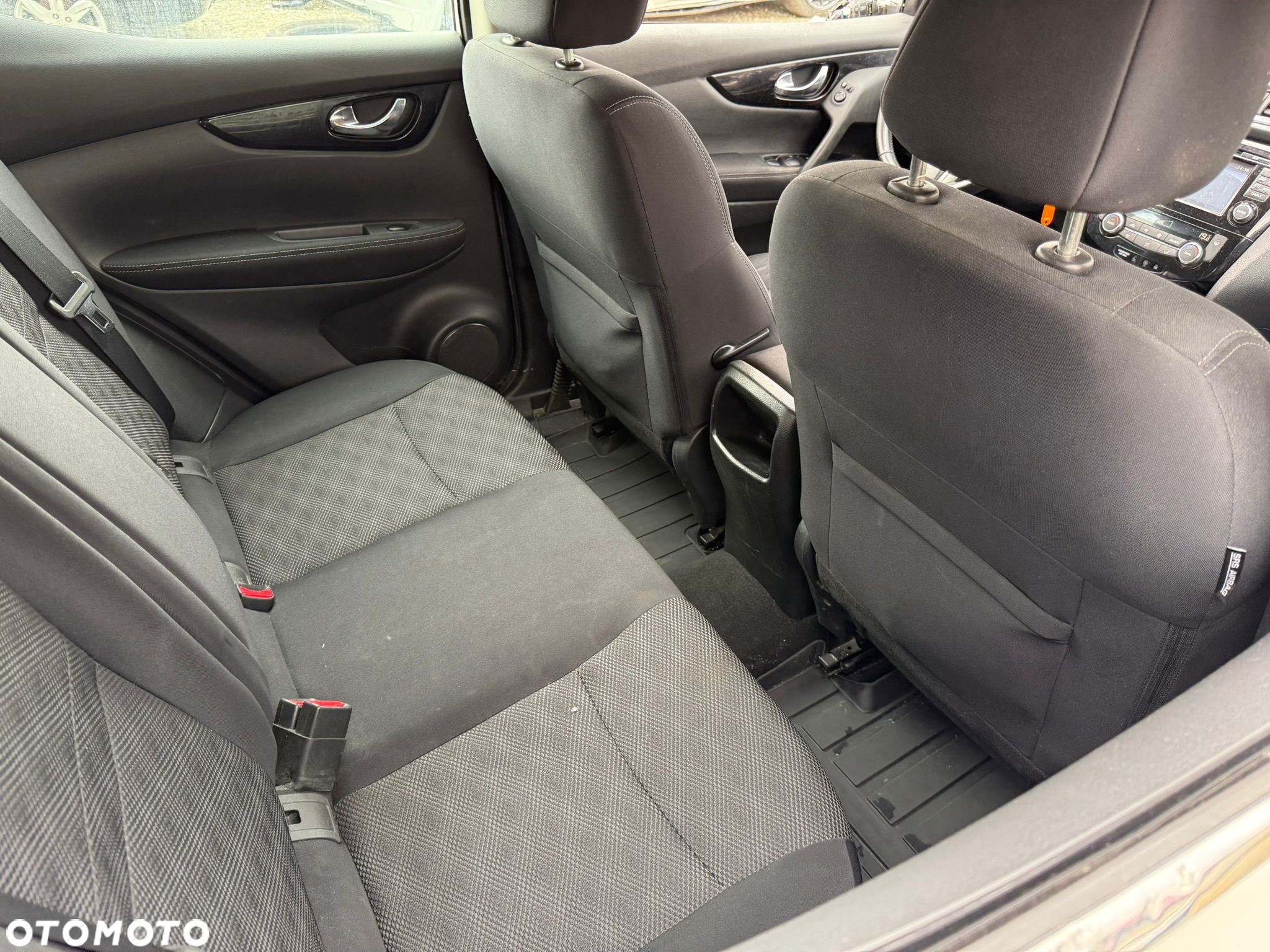 Nissan Qashqai 1.6 dCi TEKNA - 12