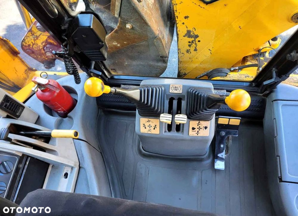 JCB 4CX - 10