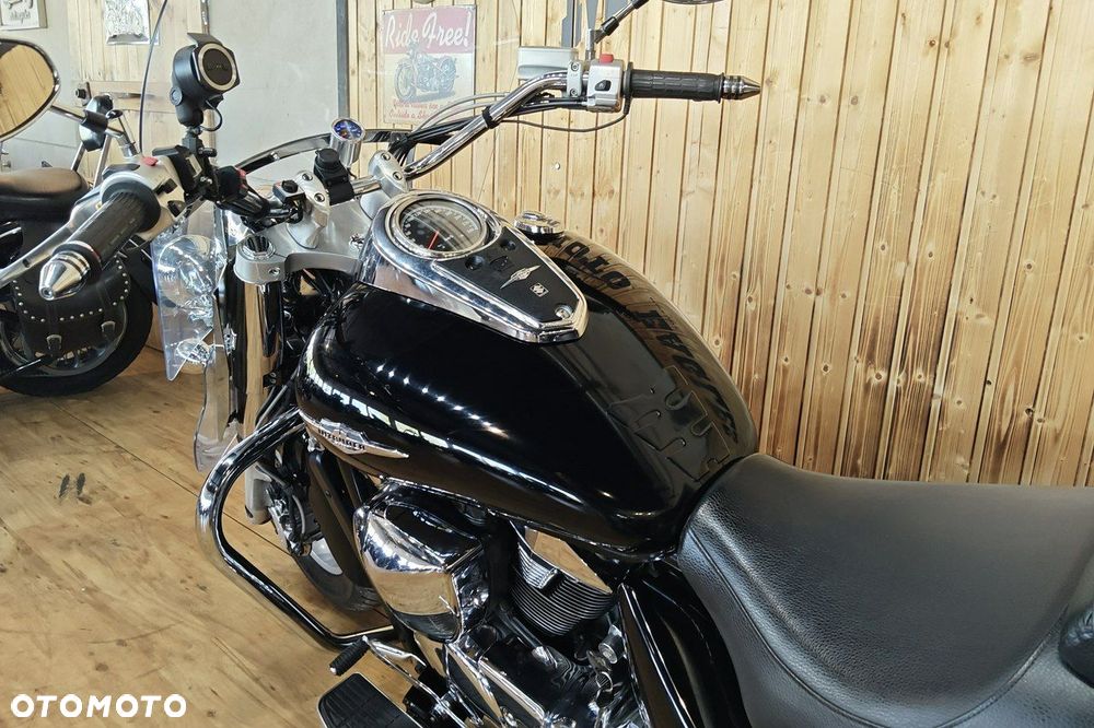 Suzuki Intruder - 17