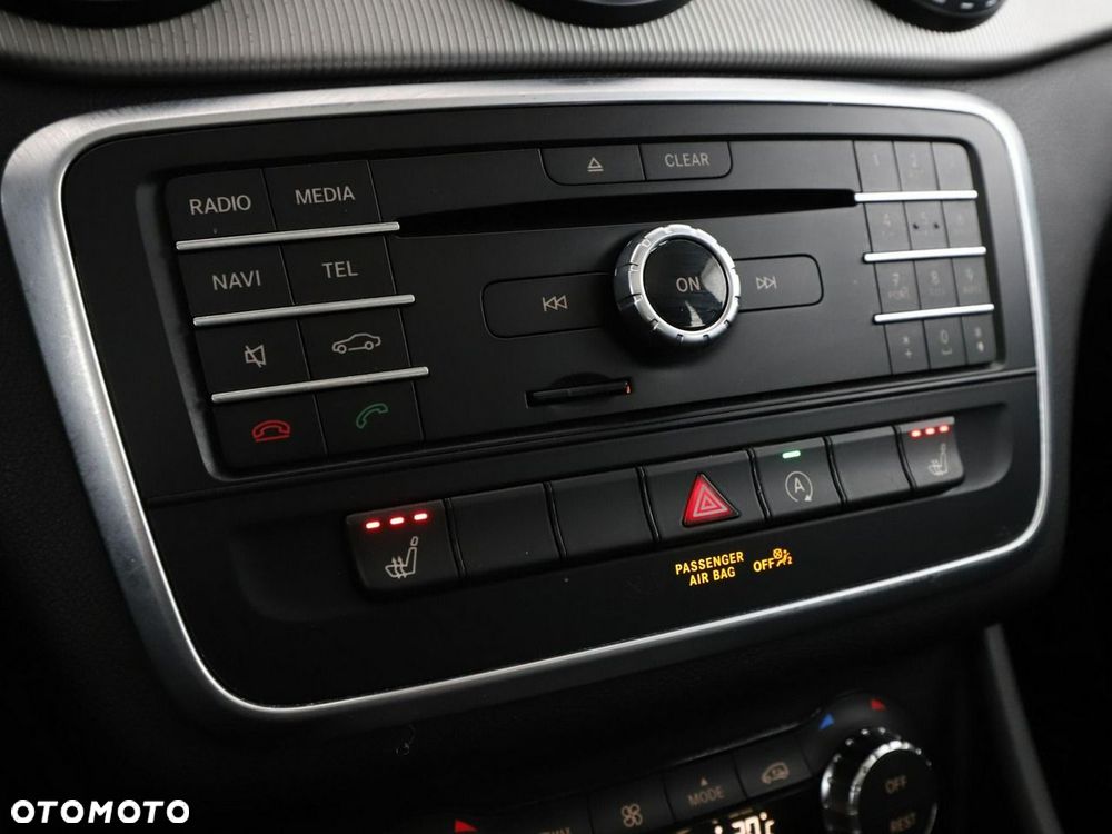 Mercedes-Benz GLA 180 Urban - 27