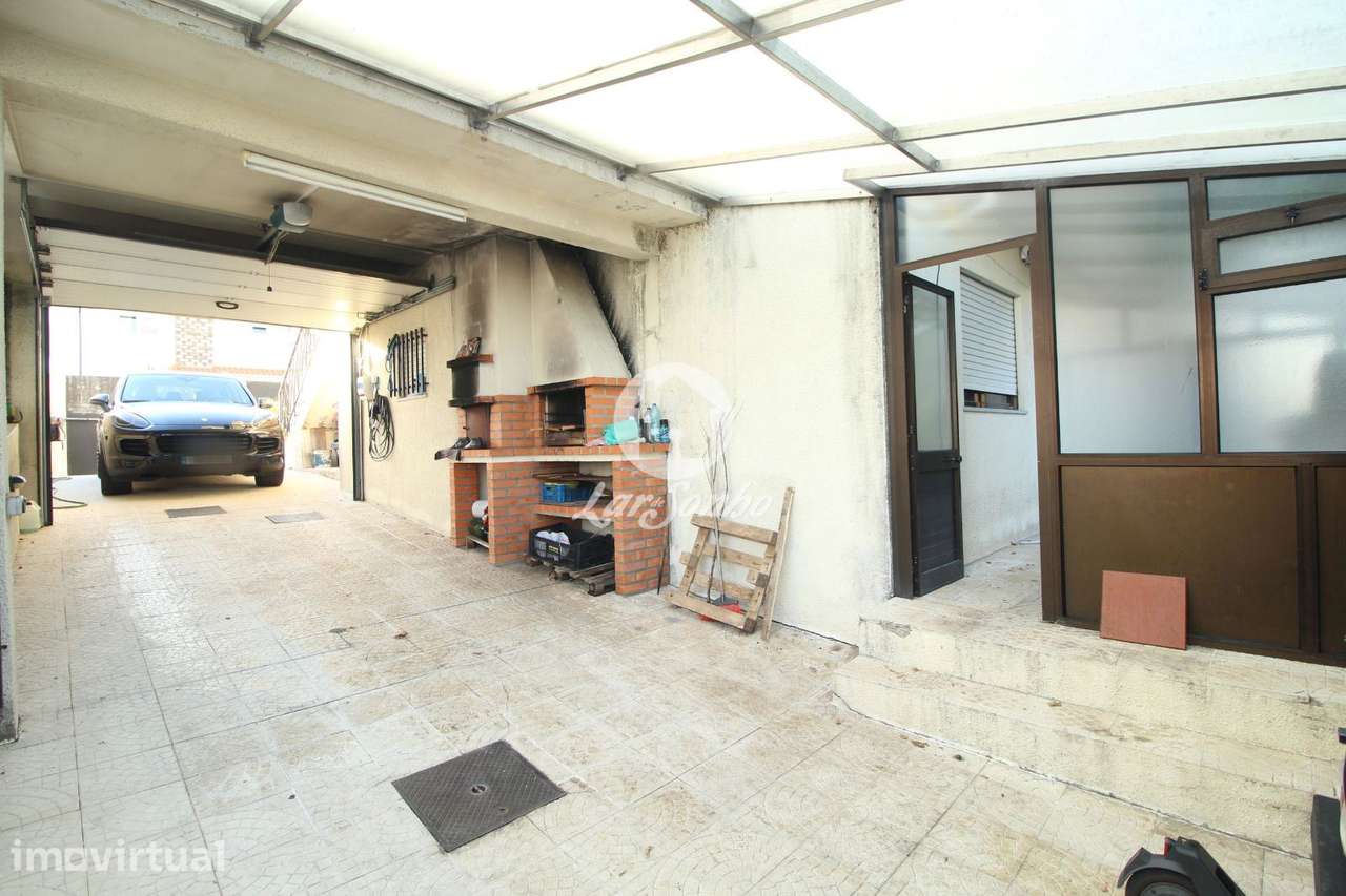 Imponente moradia T4 com 3 frentes na zona da Missilva em Baguim do... - Grande imagem: 4/40