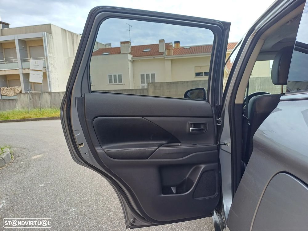 Mitsubishi Outlander 2.2 DI-D Intense+ - 38