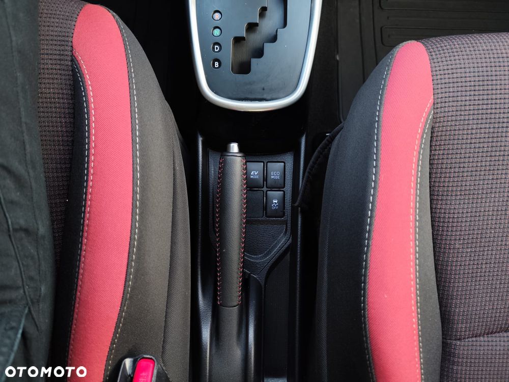 Toyota Yaris Hybrid 100 Selection Passion - 20