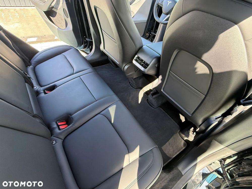 Tesla Model Y Performance Dual Motor AWD - 14