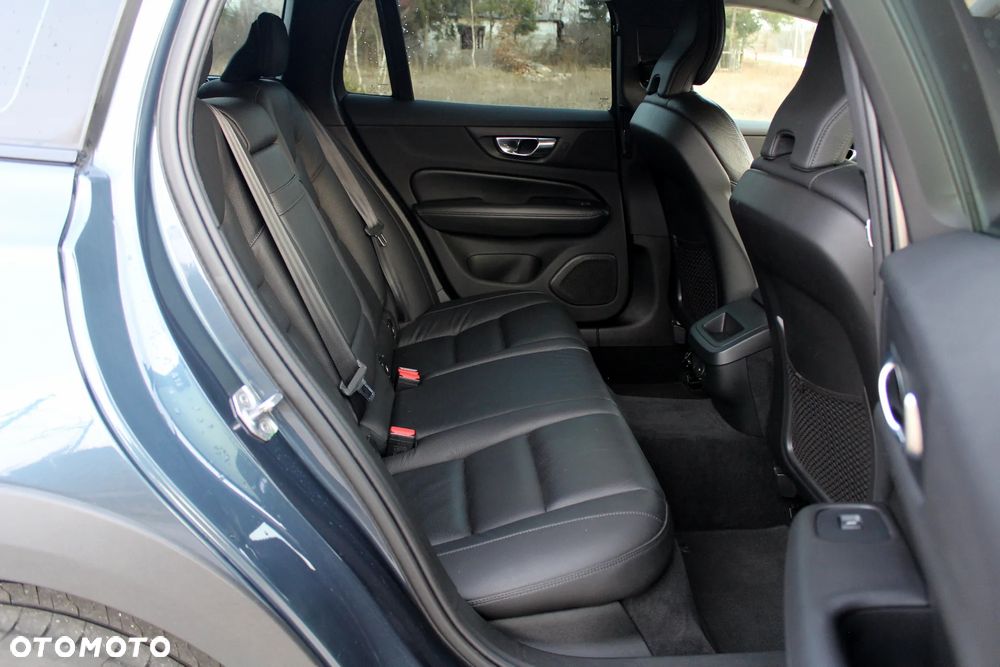 Volvo V60 Cross Country B4 D AWD Geartronic Pro - 25