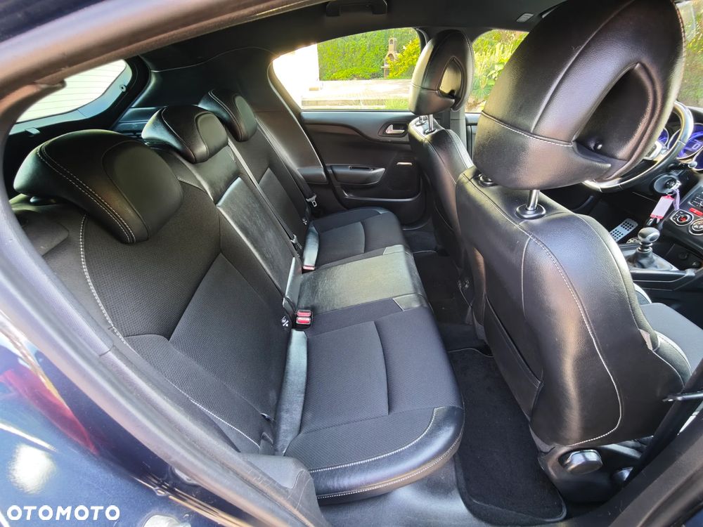 Citroën DS4 e-HDi 110 SoChic - 38