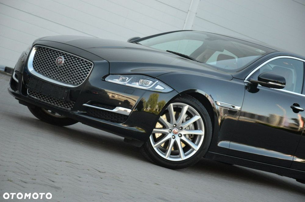 Jaguar XJ - 11
