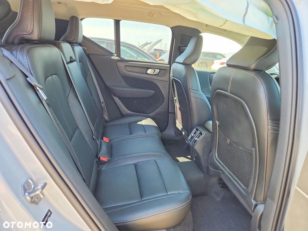 Volvo XC 40 T5 AWD Geartronic Momentum Pro - 11