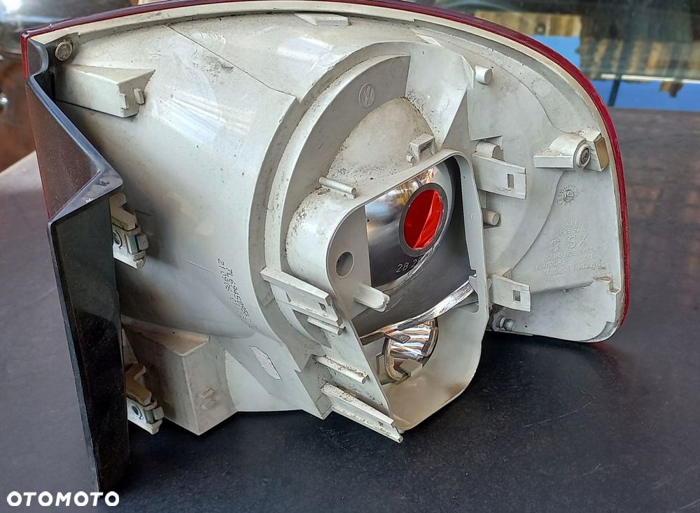 LAMPA TYLNA LEWA VOLKSWAGEN TOUAREG I - 2