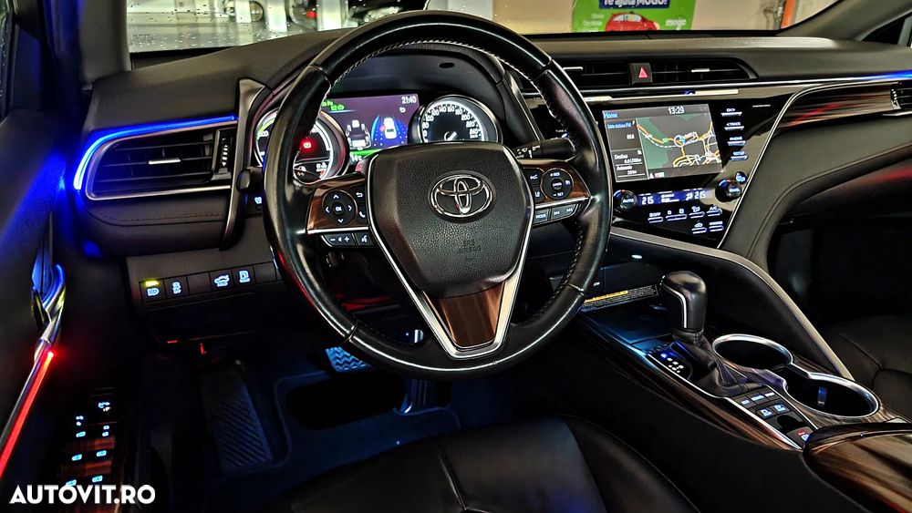 Toyota Camry 2.5 Hybrid Business - 21