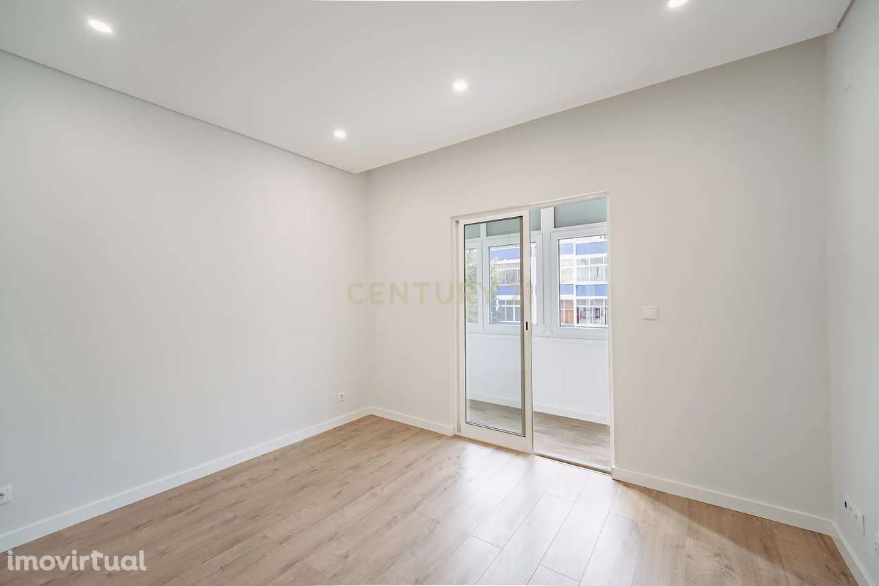 Apartamento T2 Cova da Piedade – Excelente Localização - Grande imagem: 2/28